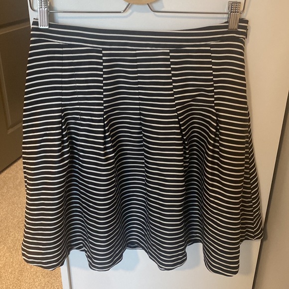 The Limited Black & White Stripped Pleated A-Line Skirt - Picture 2 of 6